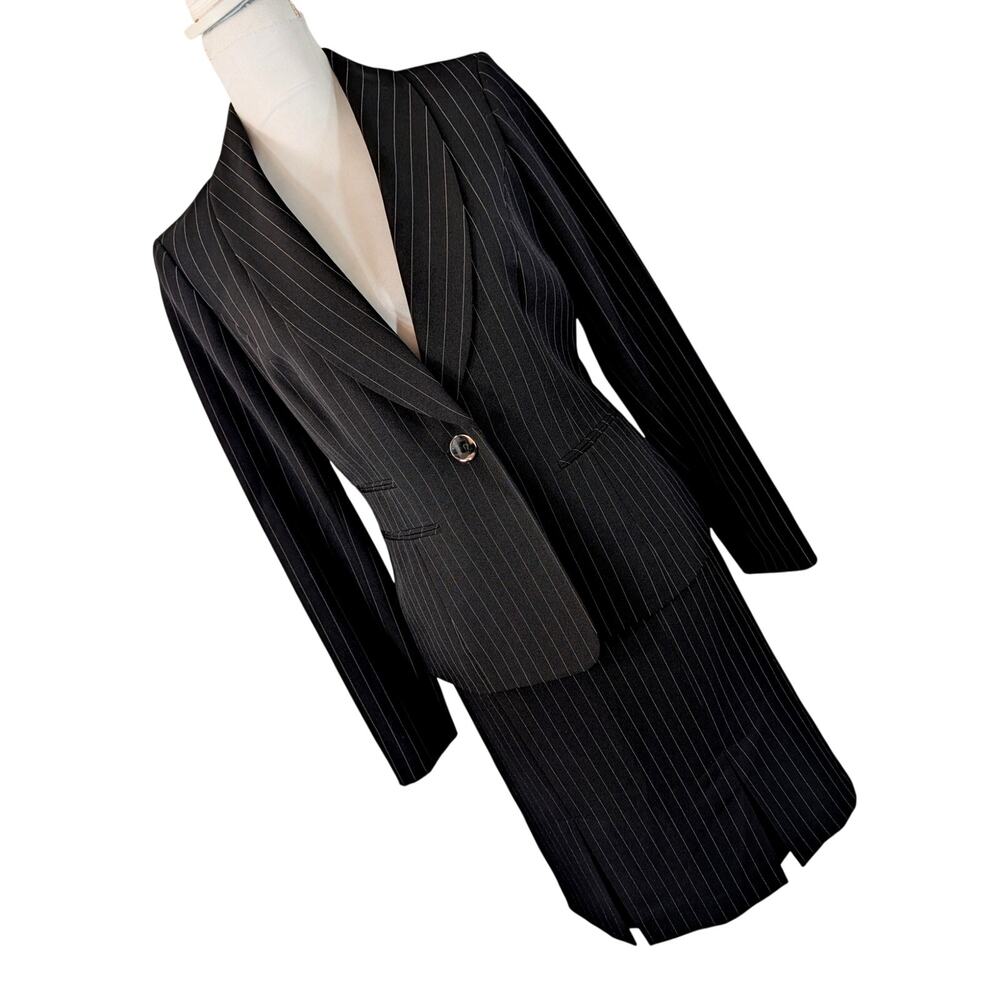 NWOT! KASPER! RICH BLACK PIN STRIPED 2 PC PLEAT BOTTOM SKIRT & JACKET SUIT! SZ 4